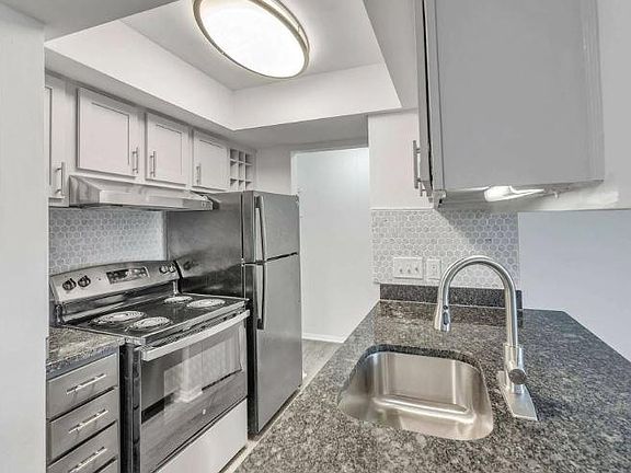 2nd image of 2030 Northcliffe Dr #511
