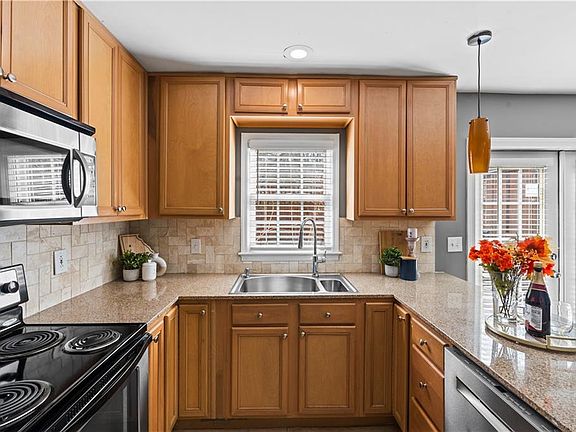 3rd image of 1101 Collier Rd NW APT D5