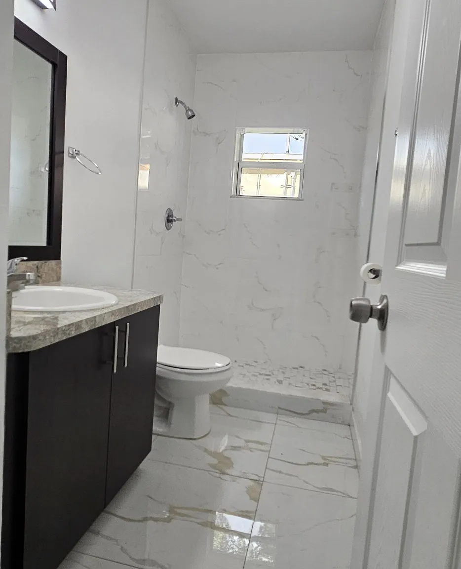 4 bed, 2.0 bath, $3,800 — Photo 2