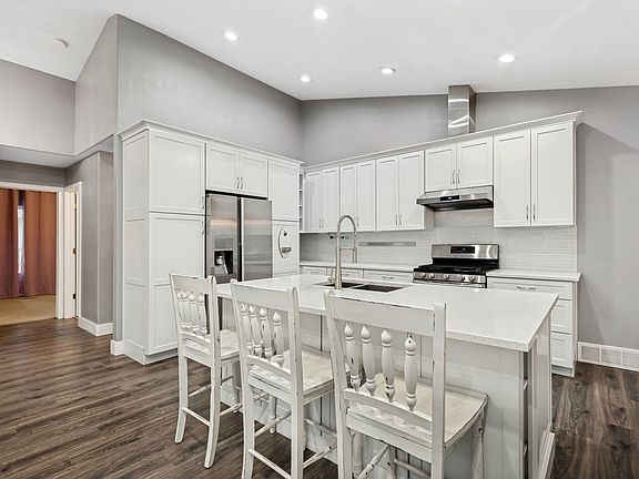 3rd image of 316 E Pavilion Cir
