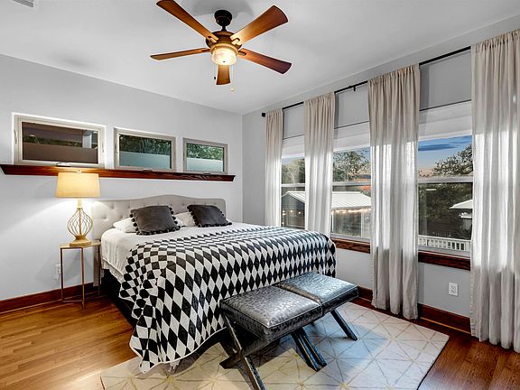 3rd image of 618 Avenue E