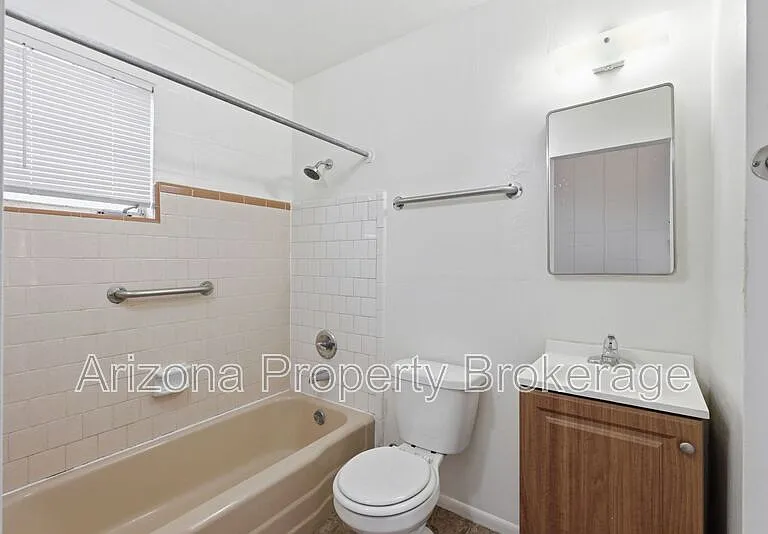 450 W 6th St #C — Photo 14