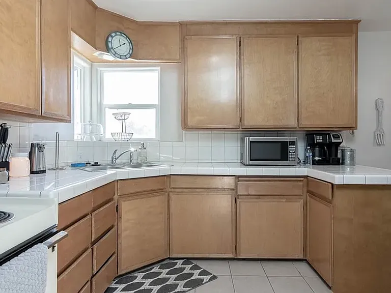 204 Oakshire Ave — Photo 6
