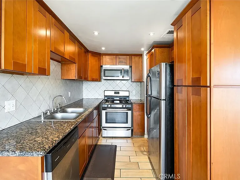 830 N Dalton Ave #111 — Photo 4