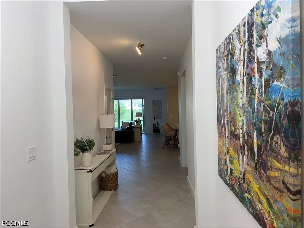 4 bed, 3.0 bath, 2032 sqft, $2,490 — Photo 4