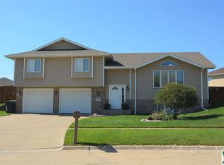 4606 Foxhollow Ct, Sioux City, IA 51106