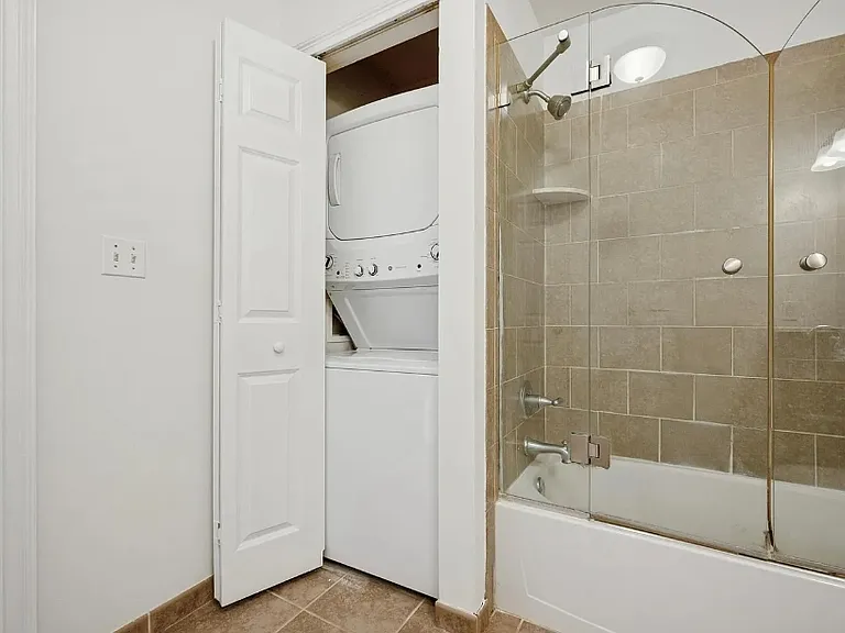 1 Academy Cir #324 — Photo 4