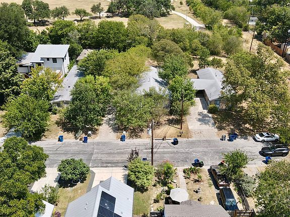 2nd image of 404 Swanee Dr
