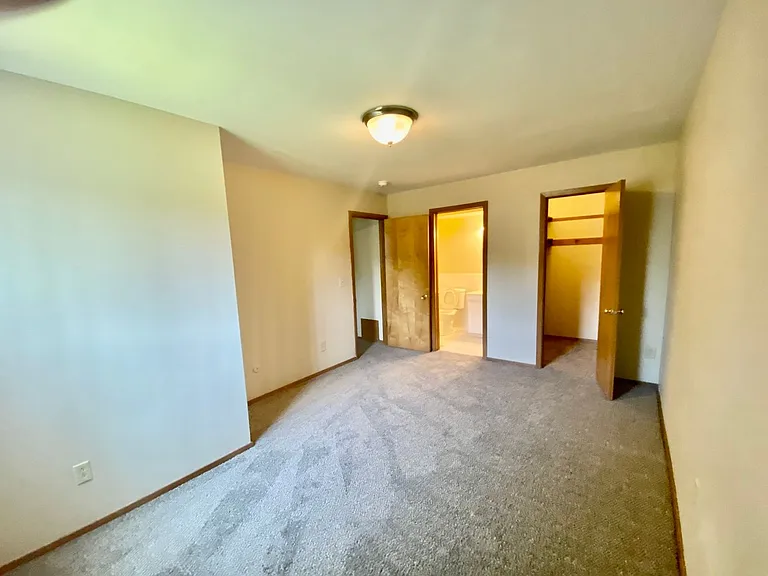 Indian Village Apartments — Photo 41