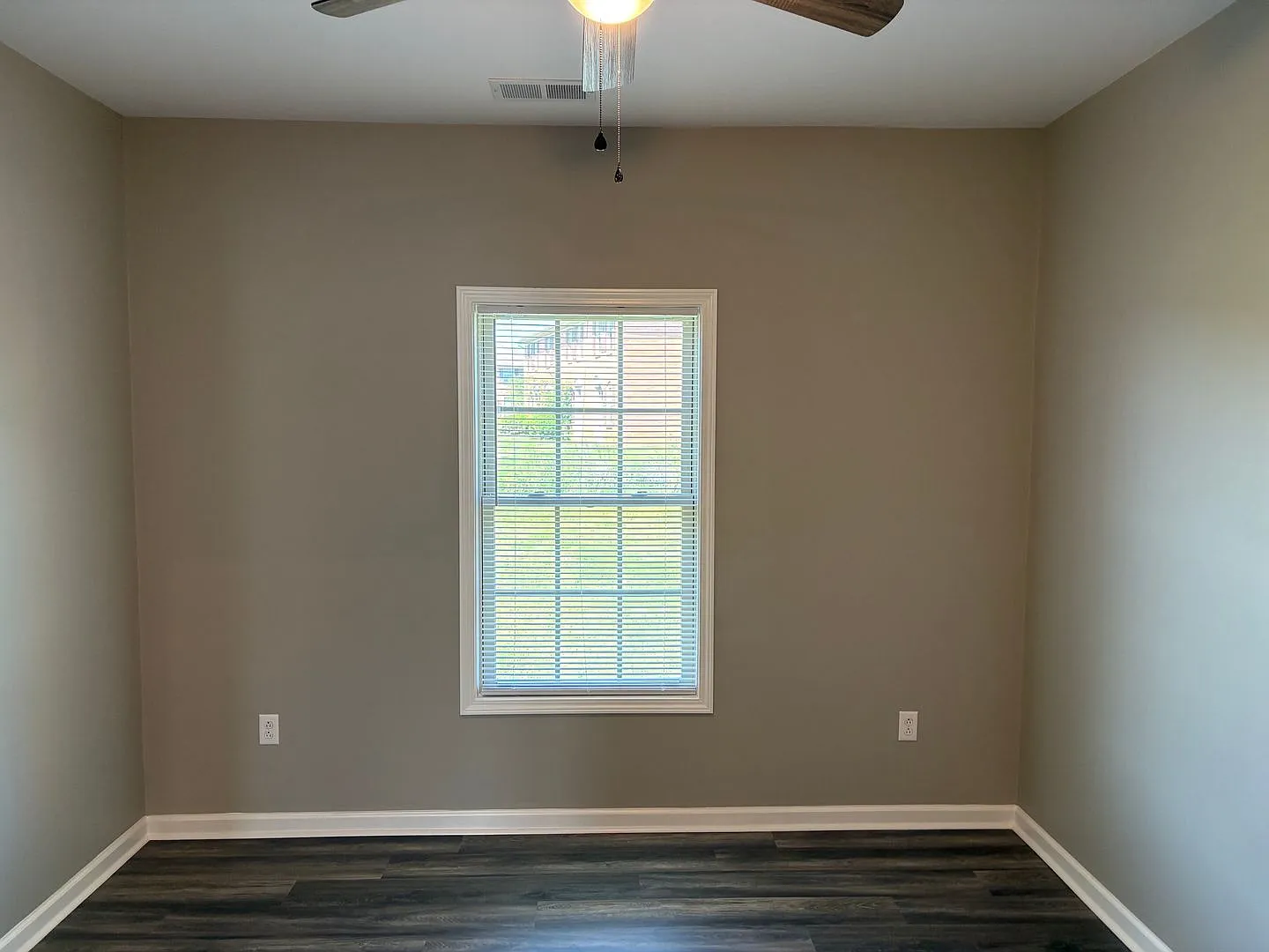 232 Calumet Dr — Photo 2