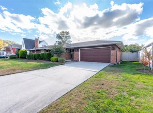 2860 Lenox Rd, Oceanside, NY 11572