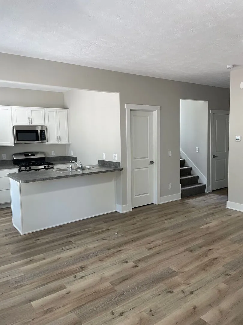 3 bed 2bath — Photo 3