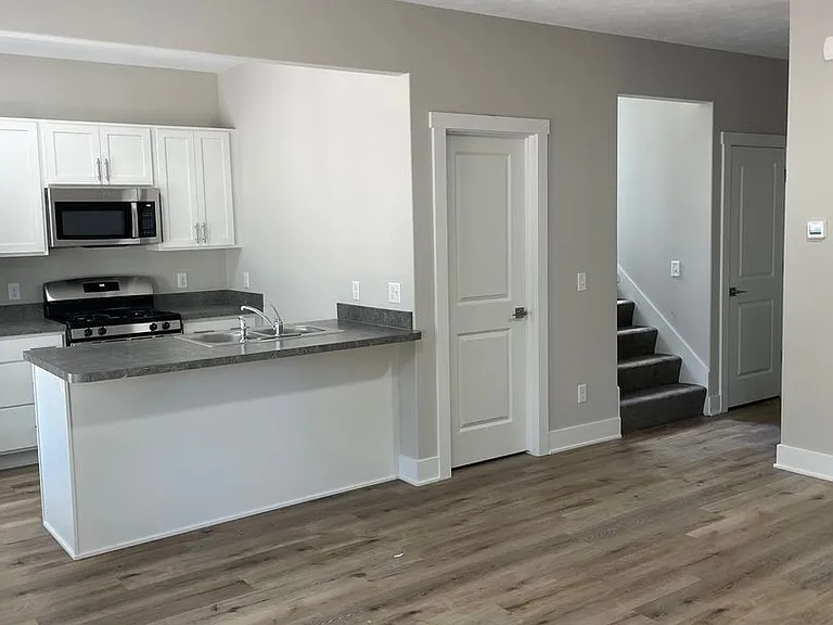 449 Washington Ave — Photo 2