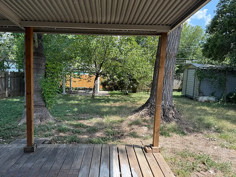 2615 Sherwood Ln — Photo 12