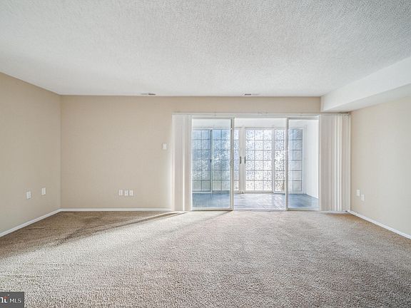 5th image of 22 Twin Brooks Dr
