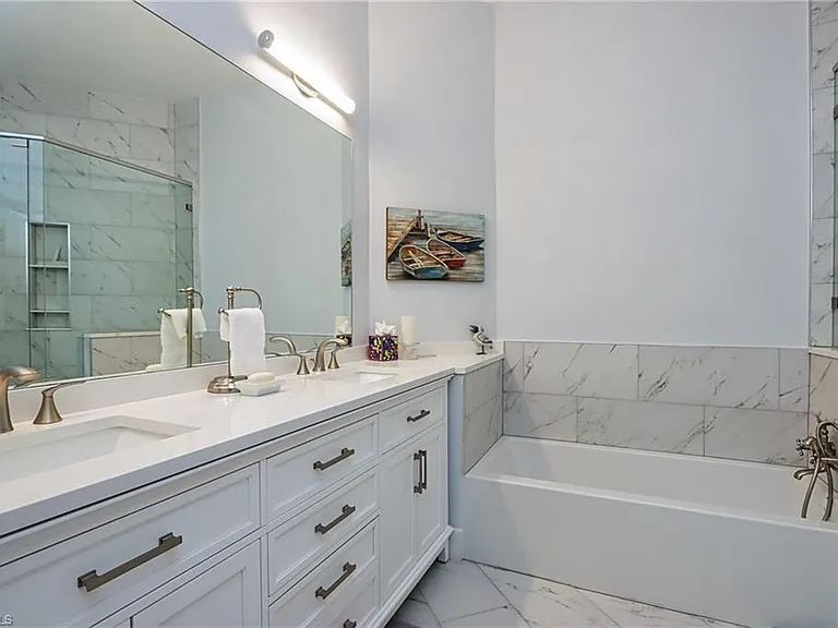 400 L Ambiance Cir #206 — Photo 13