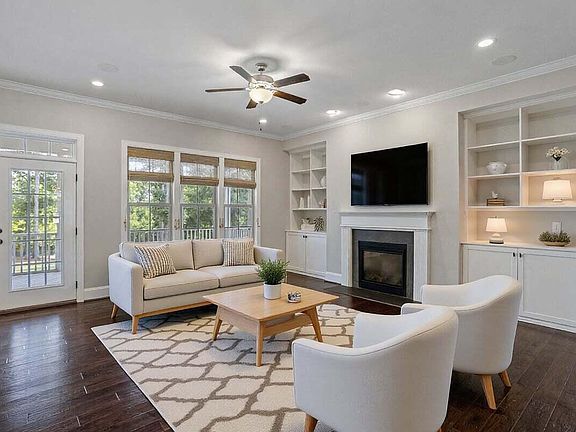 5th image of 525 Ancient Oaks Dr