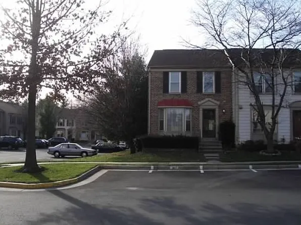 5422 New London Park Dr, Fairfax, VA 22032