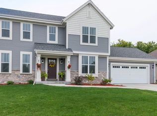 W205N17308 Spring Ridge Dr, Jackson, WI 53037