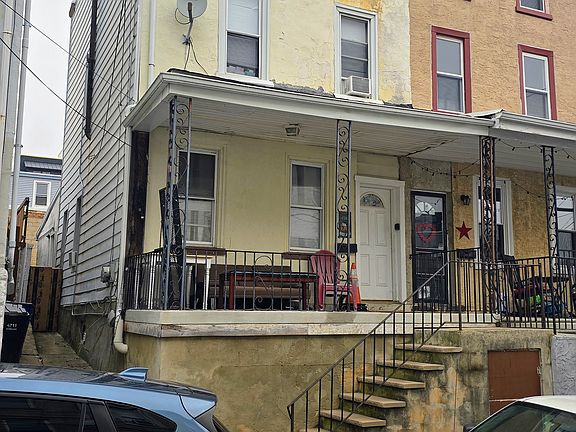 4th image of 4709 Fowler St