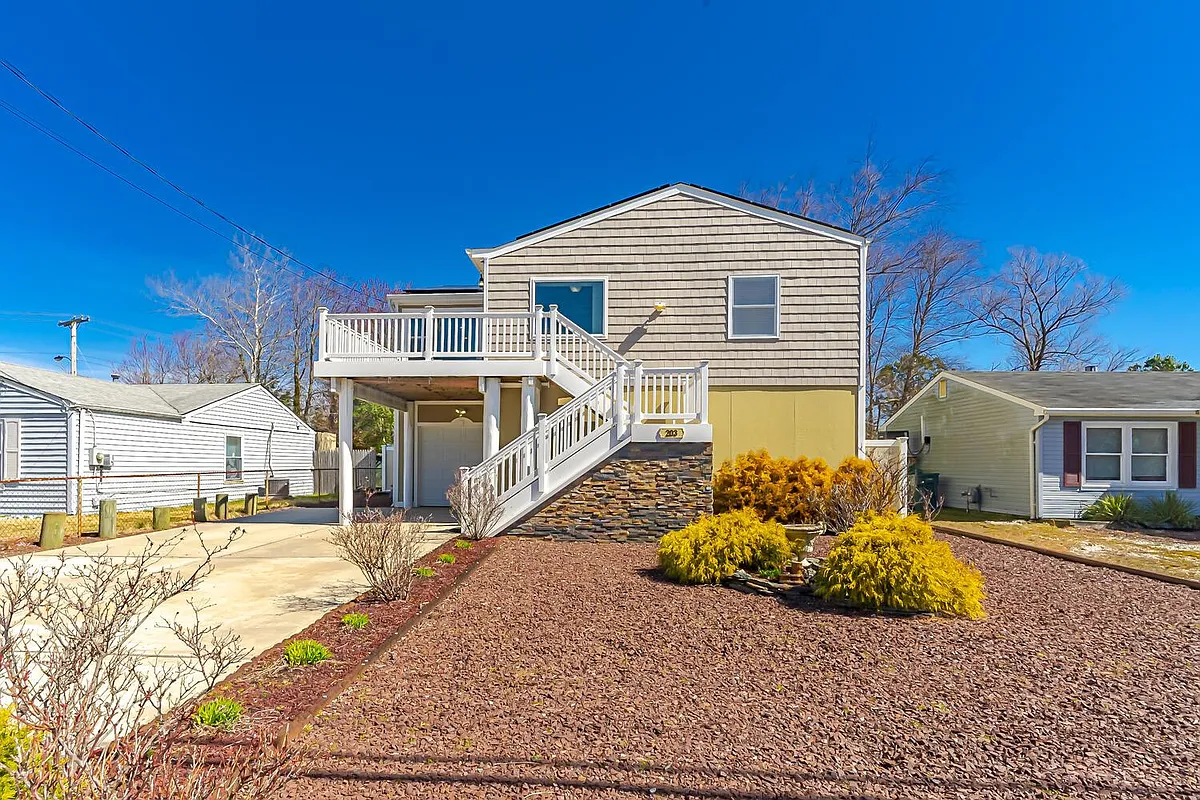 Building Photo - 203 Lakewood Ct