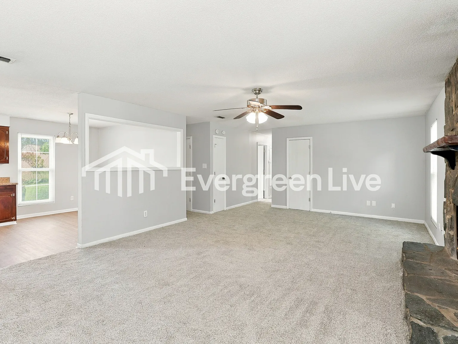 3 bed, 2.0 bath, 1418 sqft, $1,295 — Photo 4