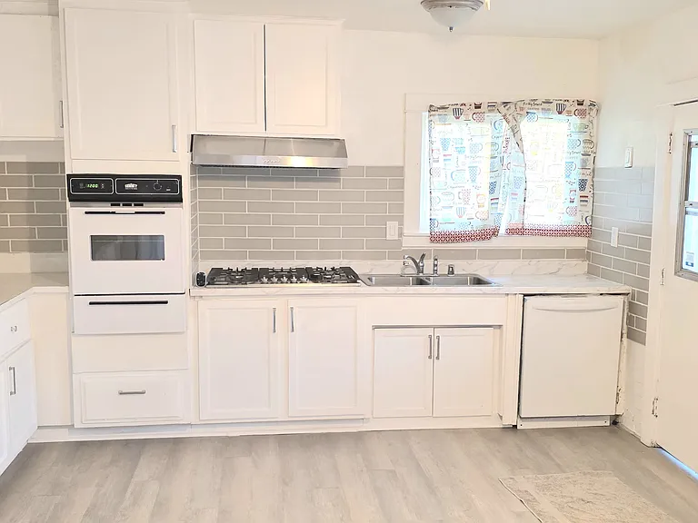 1141 W Gage Ave — Photo 2