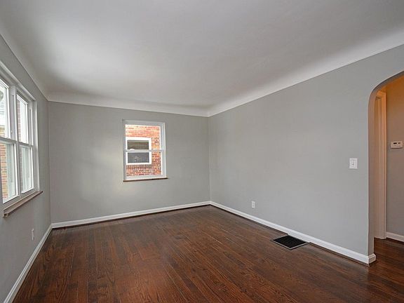 4th image of 6262 Graceland Ave