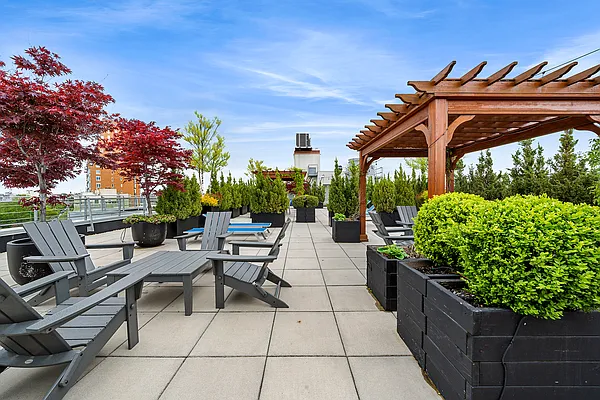 Sold by Redfin Real Estate | media 17