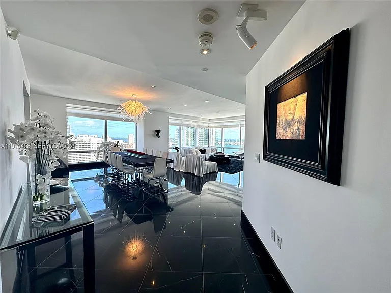 1425 Brickell Ave #42E — Photo 2