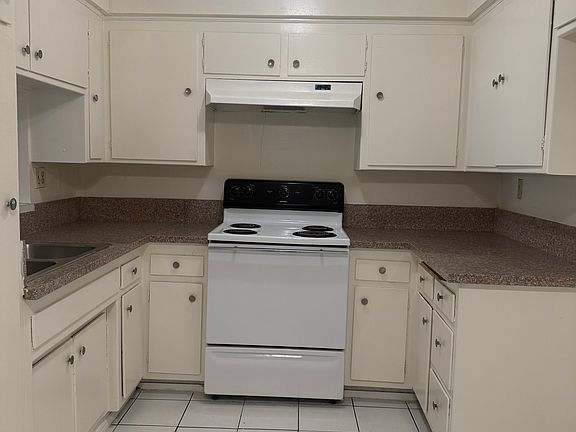 2nd image of 1014 Buena Vista St APT 5