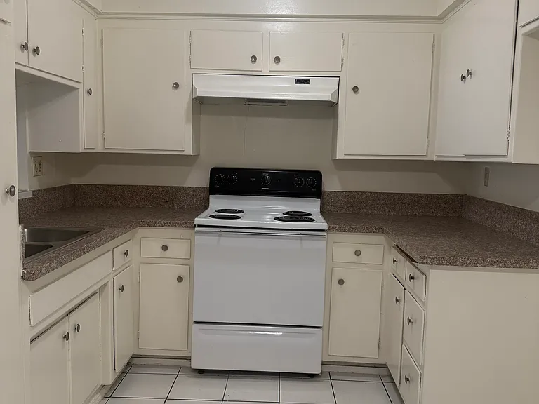 1014 Buena Vista St #5 — Photo 2