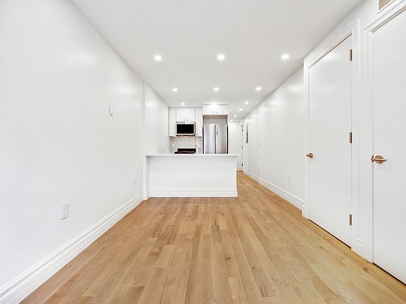 3rd image of 244 Albany Ave #1