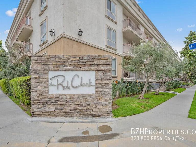 141 S Clark Dr #412A — Photo 23