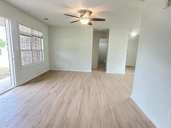 2nd image of 903 Northwood Dr