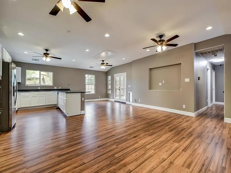 406 Golden Oaks Dr — Photo 3