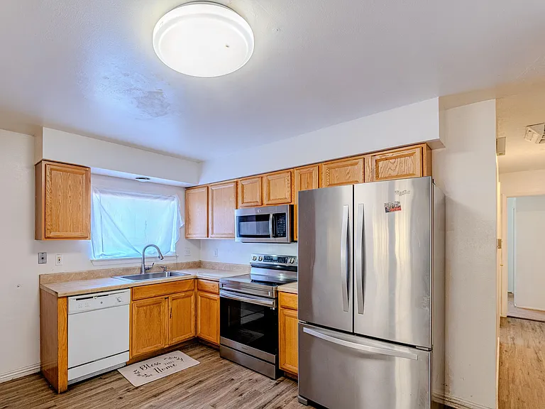 201 Burma Dr NE — Photo 10