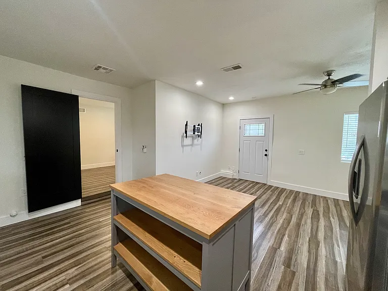 9556 1/2 Cecilwood Dr — Photo 18