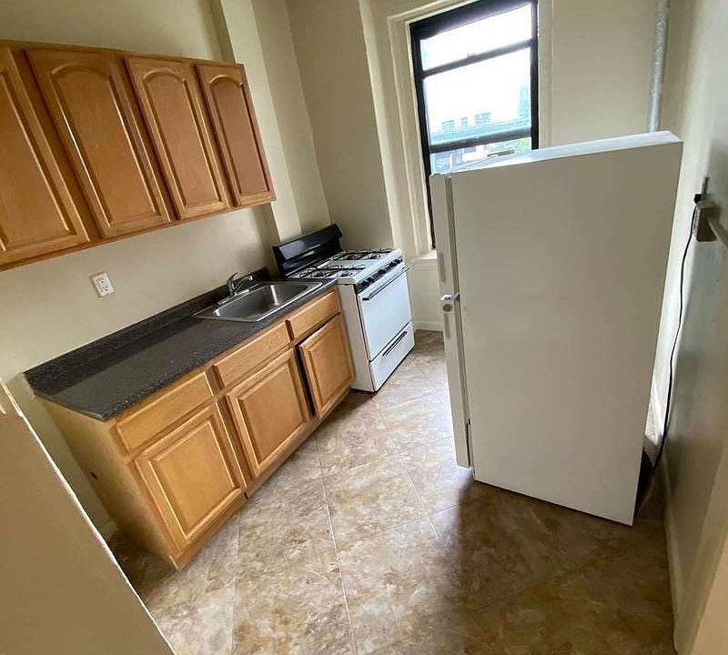 2nd image of 2390 Davidson Ave #B1