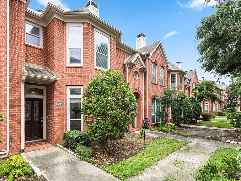 707 W Heights Hollow Ln — Photo 20