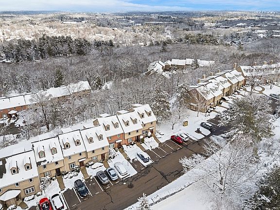 4th image of 1215 Sheffield Way Unit 1215
