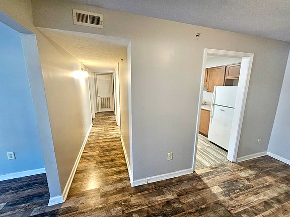 4th image of 270 Tampa Dr APT M8