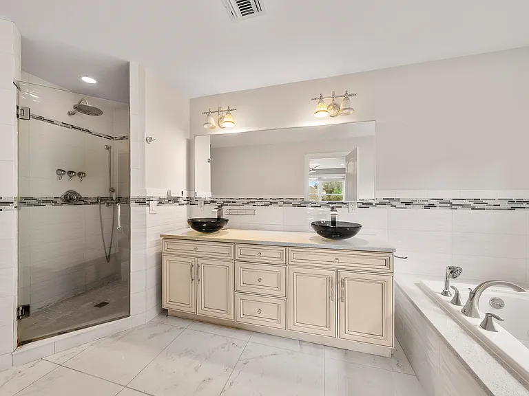 156 Phelps Ave — Photo 17