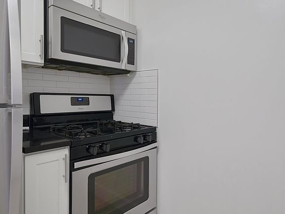 5th image of 160 Riverside Blvd APT 8T