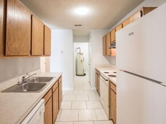 4th image of 5555 Playa Way APT 2