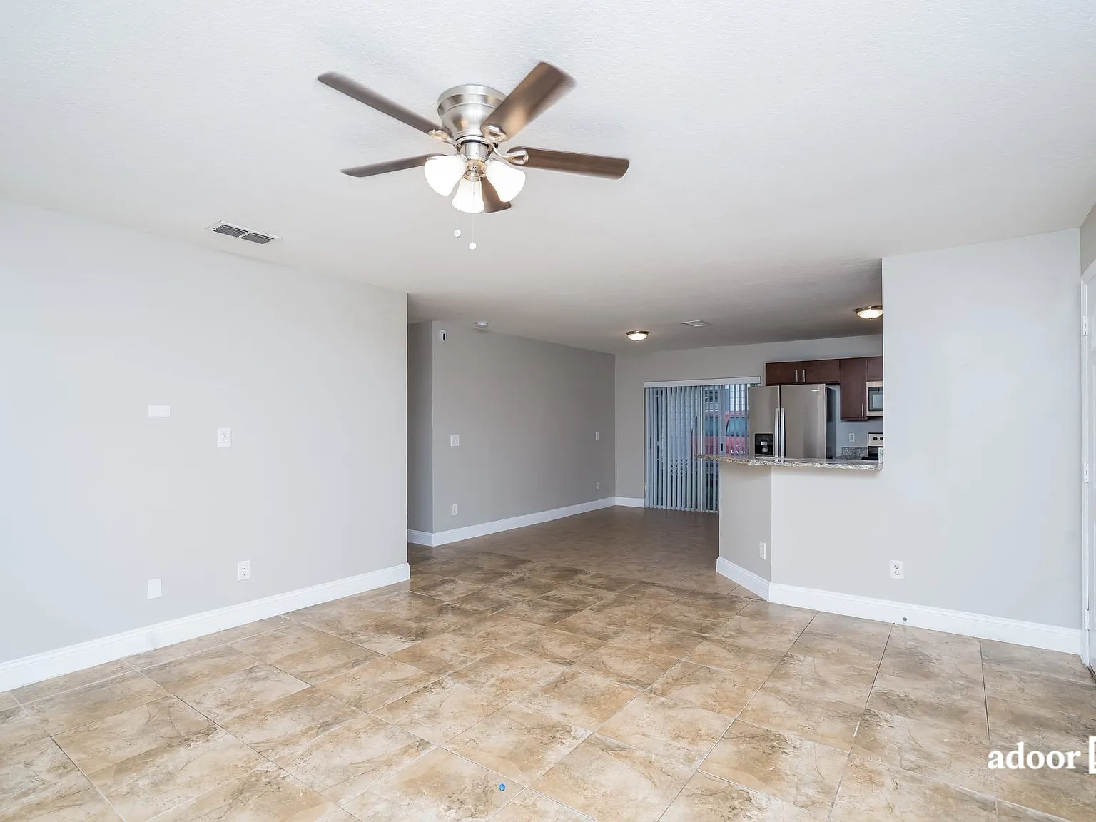3 bed, 2.0 bath, 1200 sqft, $2,025 — Photo 4