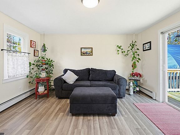3rd image of 9 Forestdale Rd