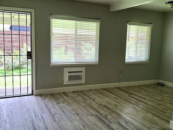 3rd image of 748 Lampasas Ave APT 3