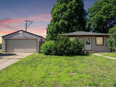 1615 E 32nd St, Sioux Falls, SD, 57105