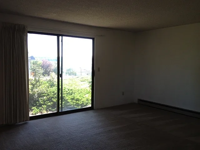 The Oaks Apartments (440 SE Barrington Dr) — Photo 3